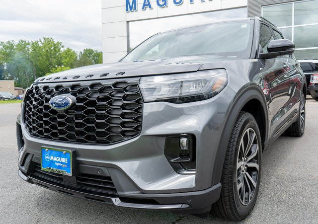 New 2026 Ford Explorer ST-Line AWD/4WD image 2