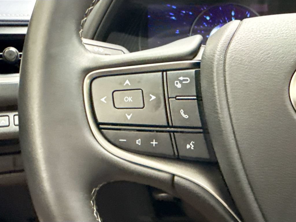 Used 2019 Lexus UX 200 FWD image 11