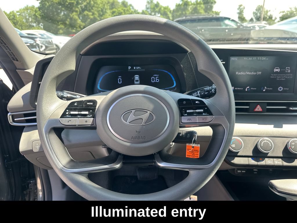 Used 2026 Hyundai Elantra SE FWD image 11