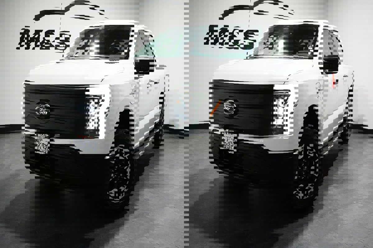 Used 2022 Ford F150 Lightning Pro image 2