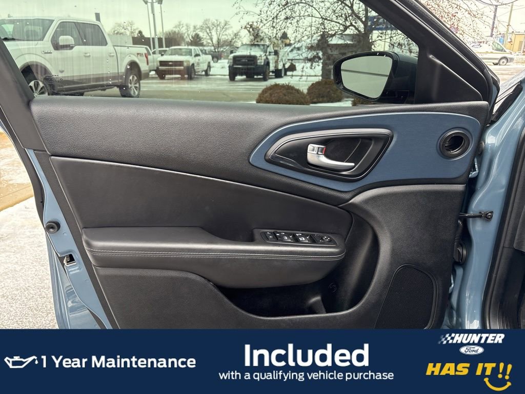 Used 2015 Chrysler 200 S w/ Comfort Group image 8