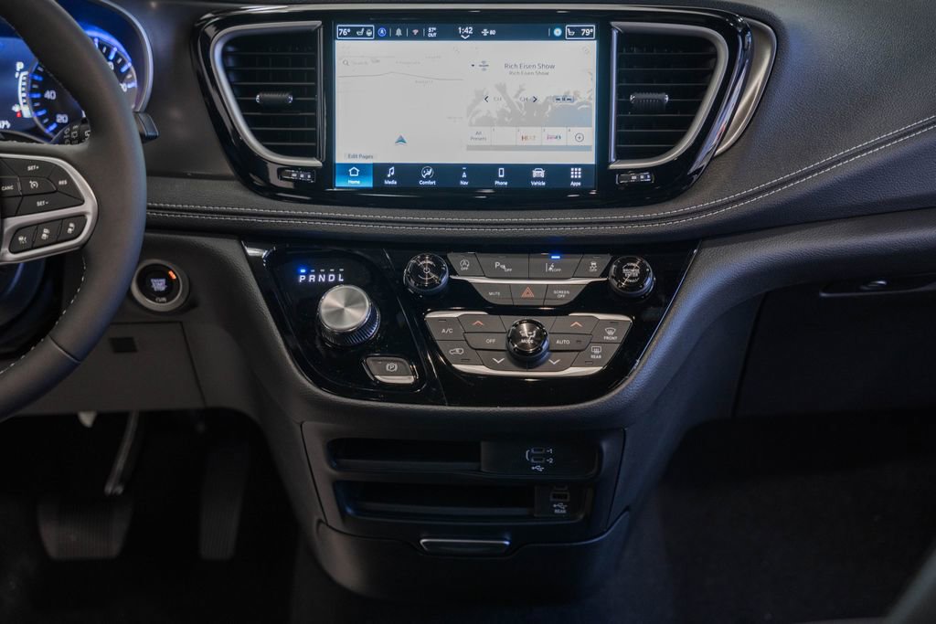 New 2026 Chrysler Pacifica Select image 19