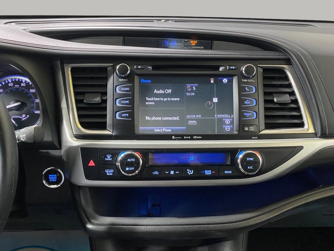 Used 2017 Toyota Highlander SE image 17