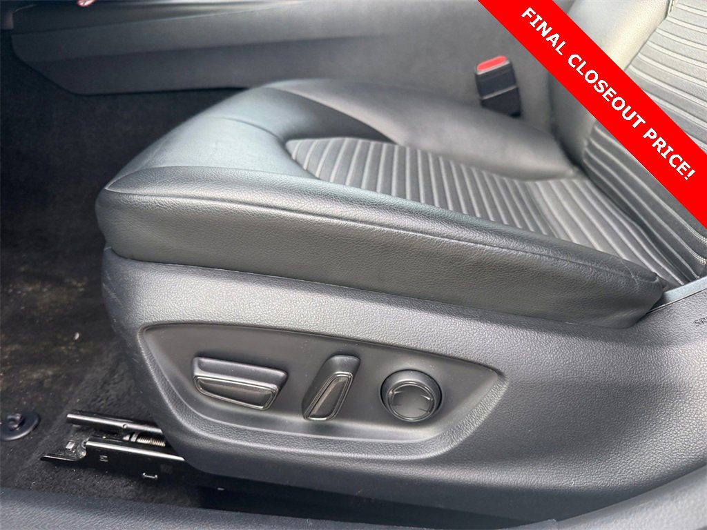 Used 2023 Toyota Camry SE image 10