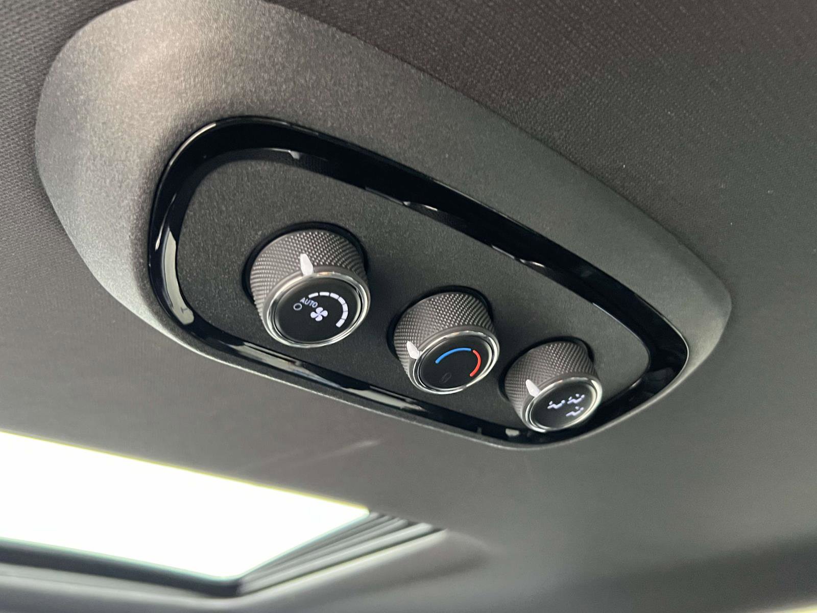 Used 2023 Dodge Durango GT image 31