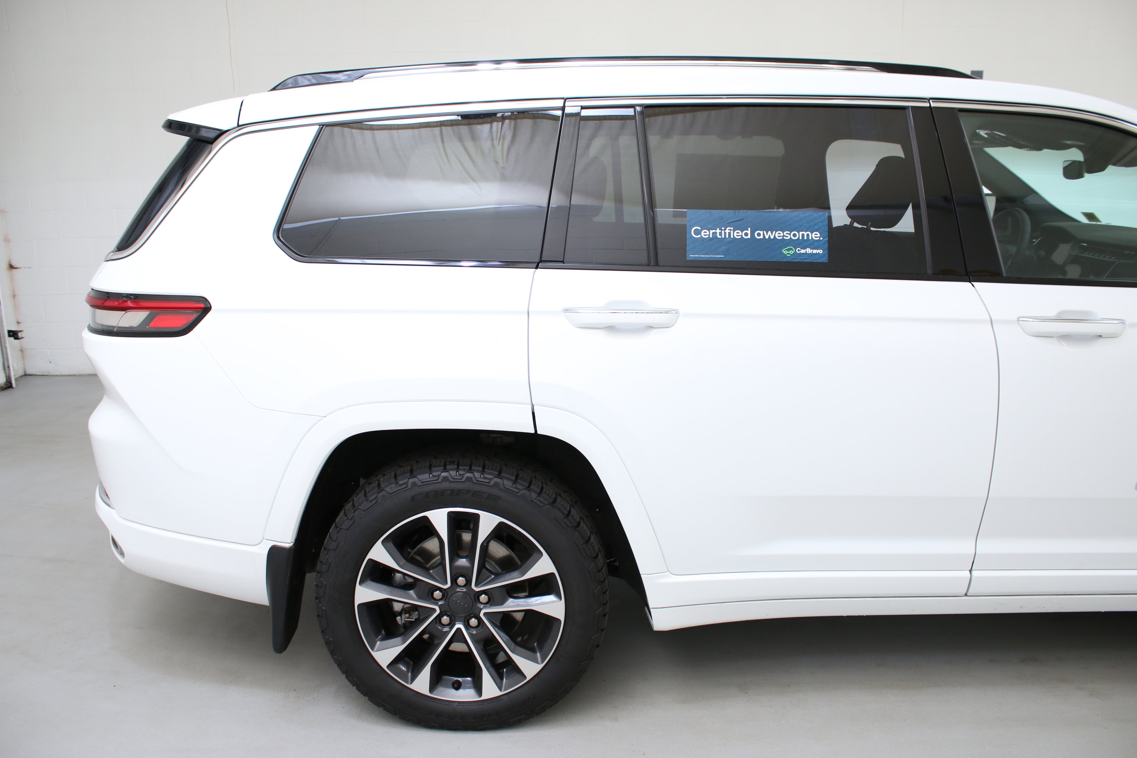 Used 2023 Jeep Grand Cherokee L Overland w/ MOPAR Finishing Package AWD/4WD image 10
