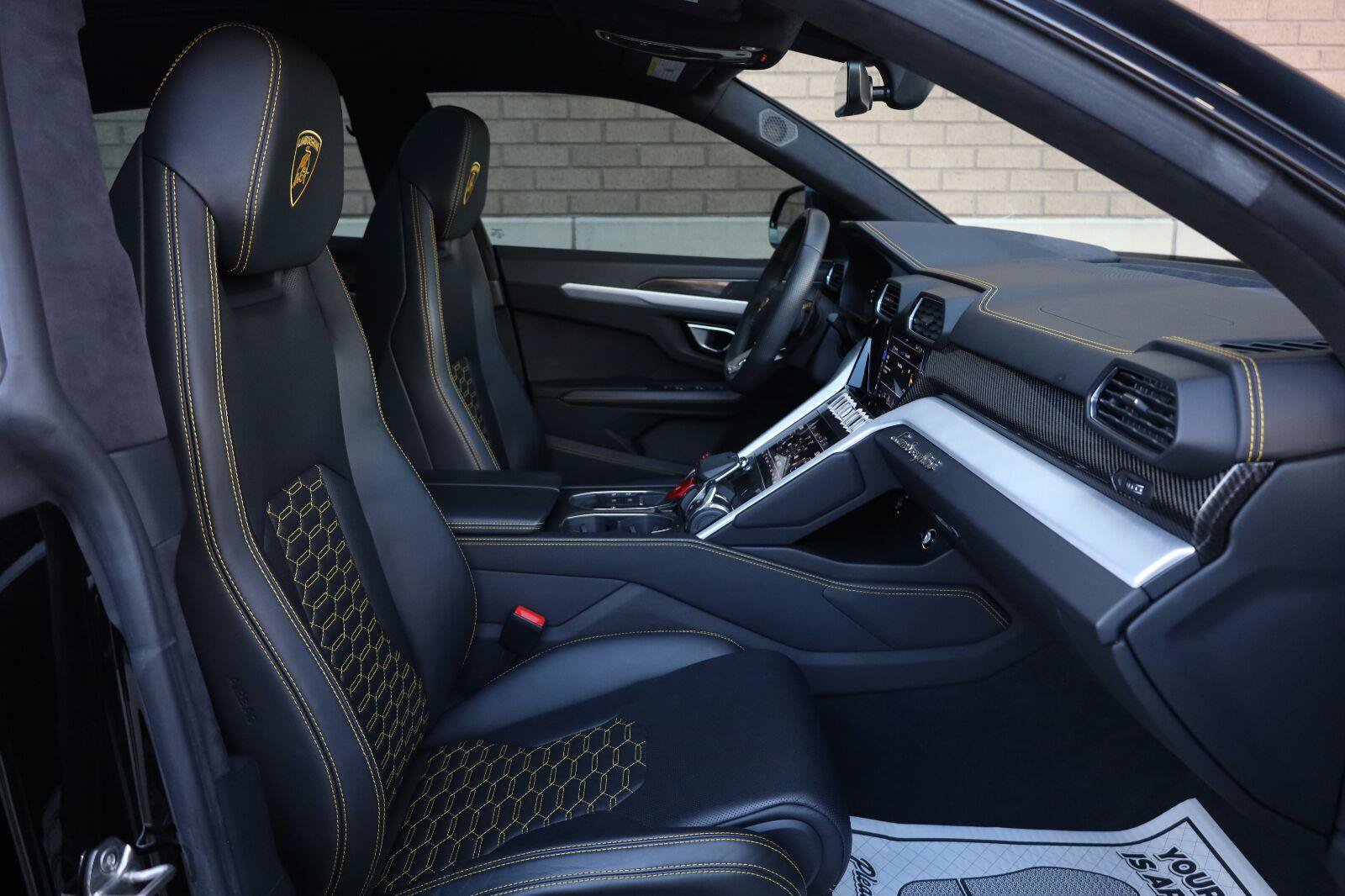 Used 2021 Lamborghini Urus AWD/4WD image 40