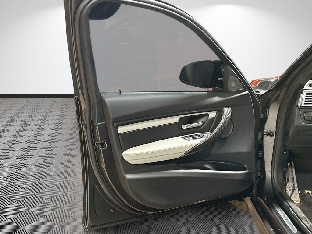 Used 2018 BMW M3 w/ Executive Package RWD image 20