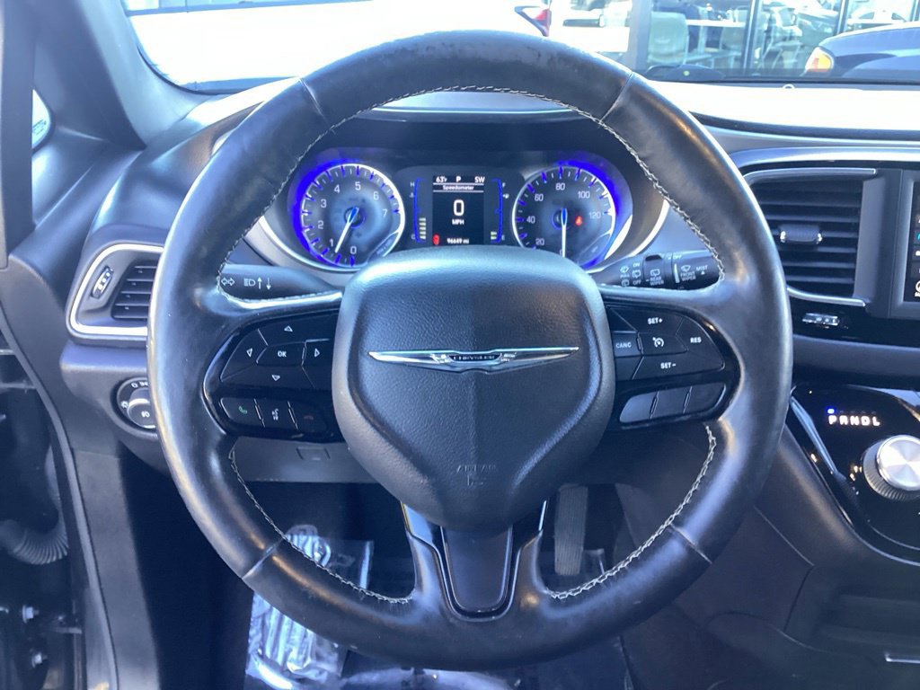 Used 2019 Chrysler Pacifica Touring-L w/ S Appearance Package FWD image 18