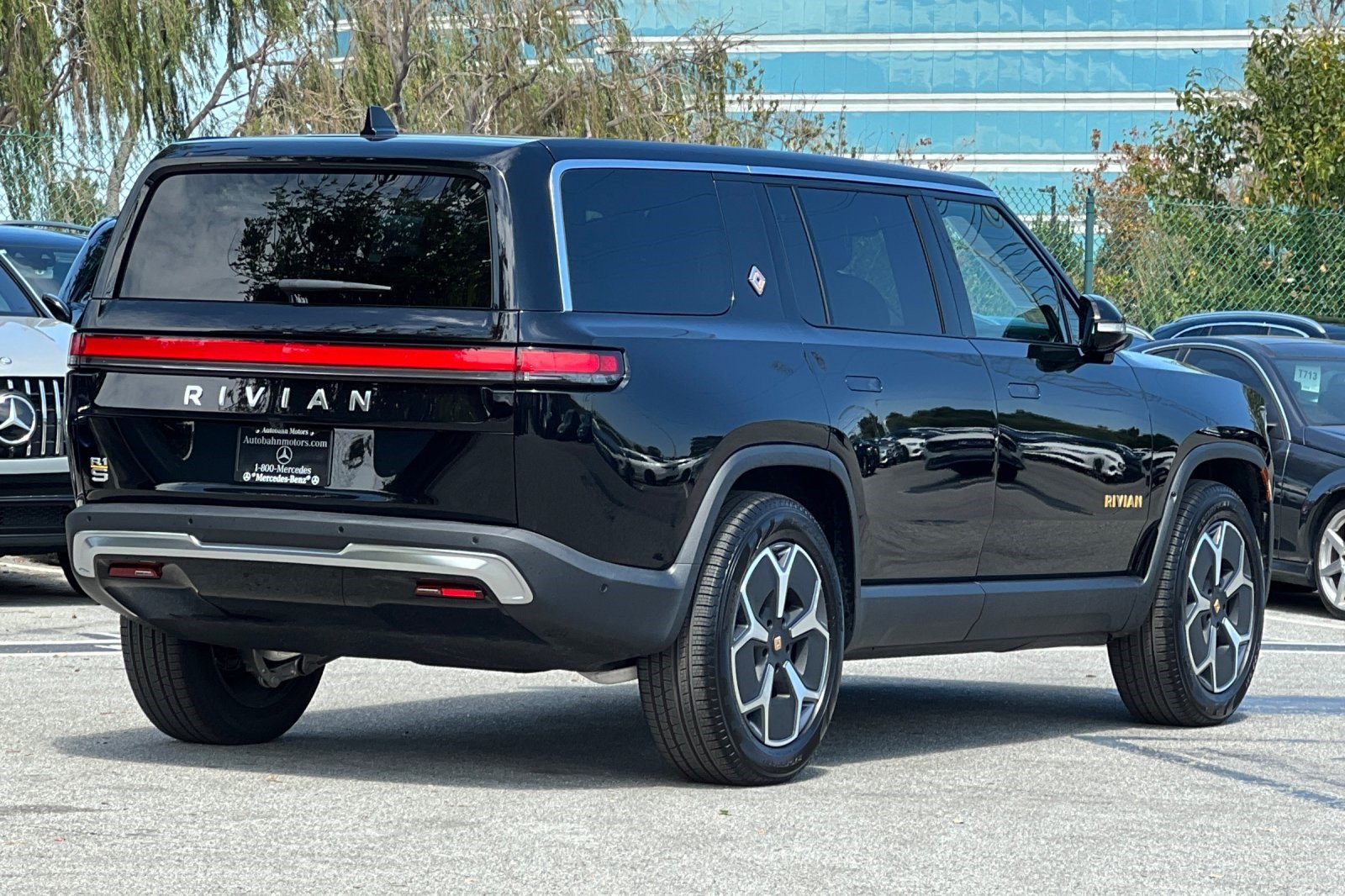 Used 2024 Rivian R1S Adventure AWD/4WD image 8