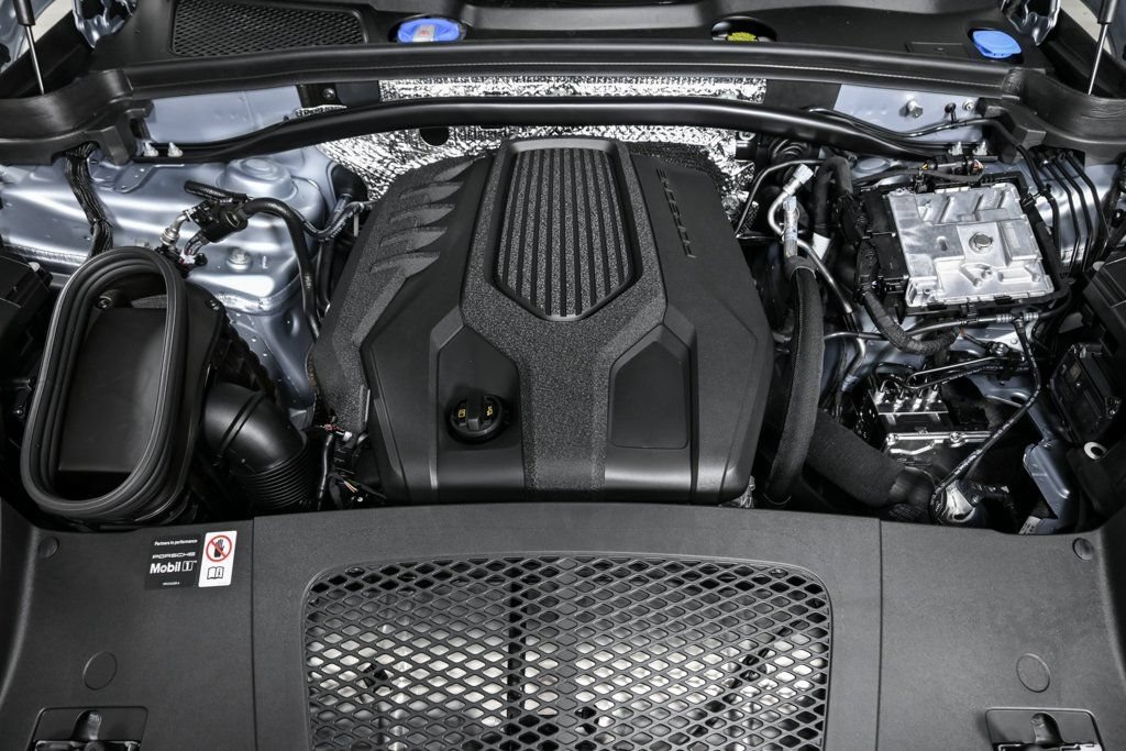 Certified 2026 Porsche Macan AWD/4WD image 34