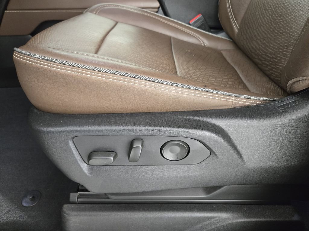 Used 2024 Chevrolet Suburban High Country AWD/4WD image 25