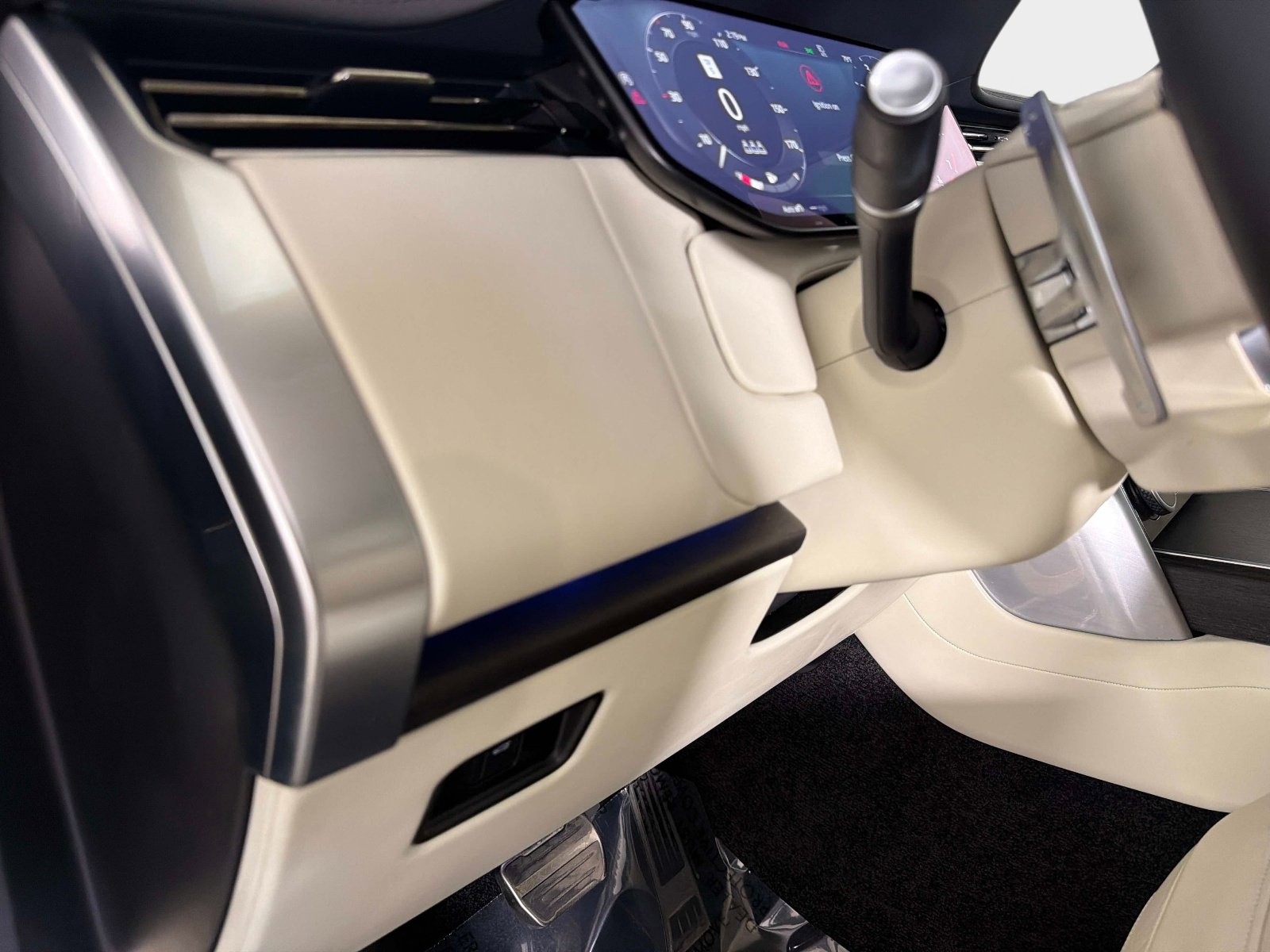 Used 2023 Land Rover Range Rover SE image 42