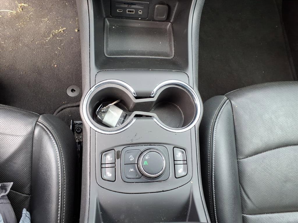 Used 2023 GMC Terrain SLT image 16
