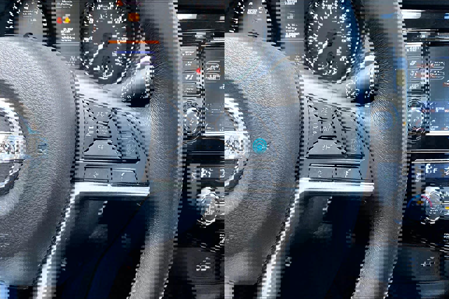 Used 2019 Nissan Rogue SV w/ Sun & Sound Touring Package image 23