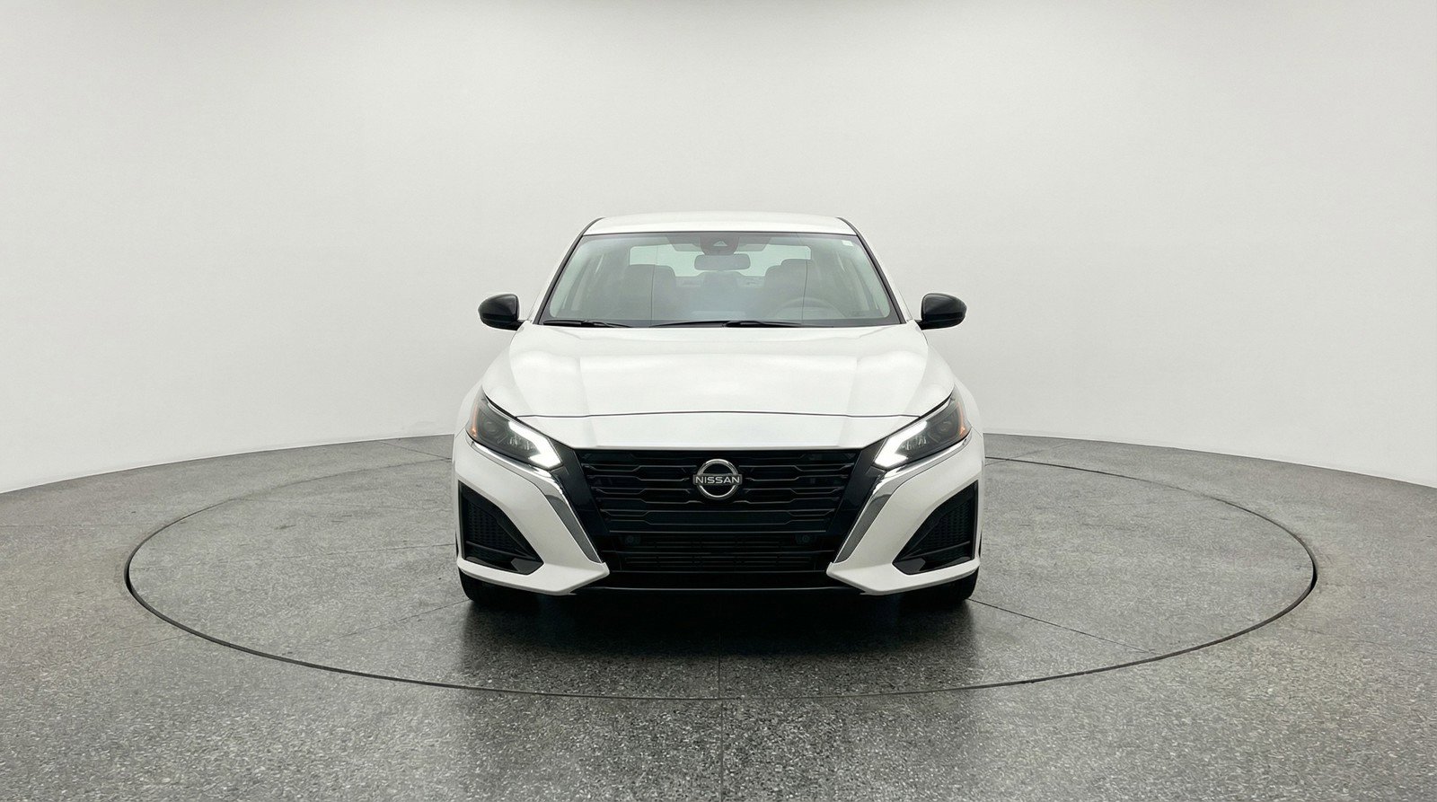 Used 2025 Nissan Altima 2.5 SV FWD image 2