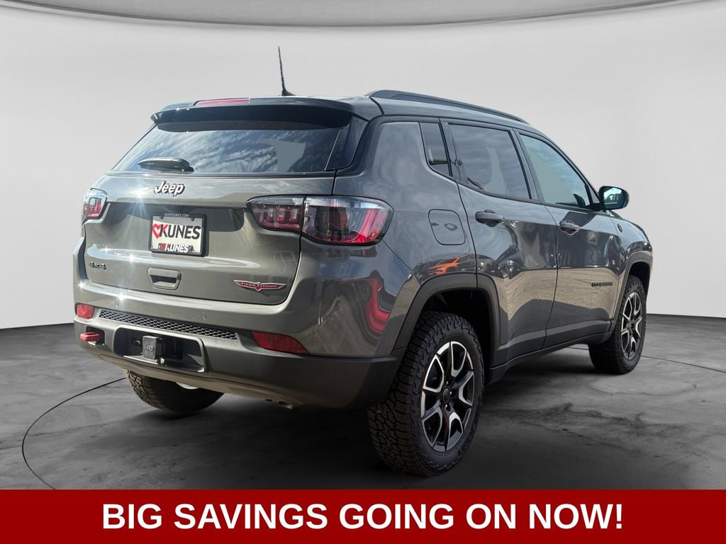 New 2026 Jeep Compass Trailhawk w/ Sun, Sound & Navigation Group AWD/4WD image 8