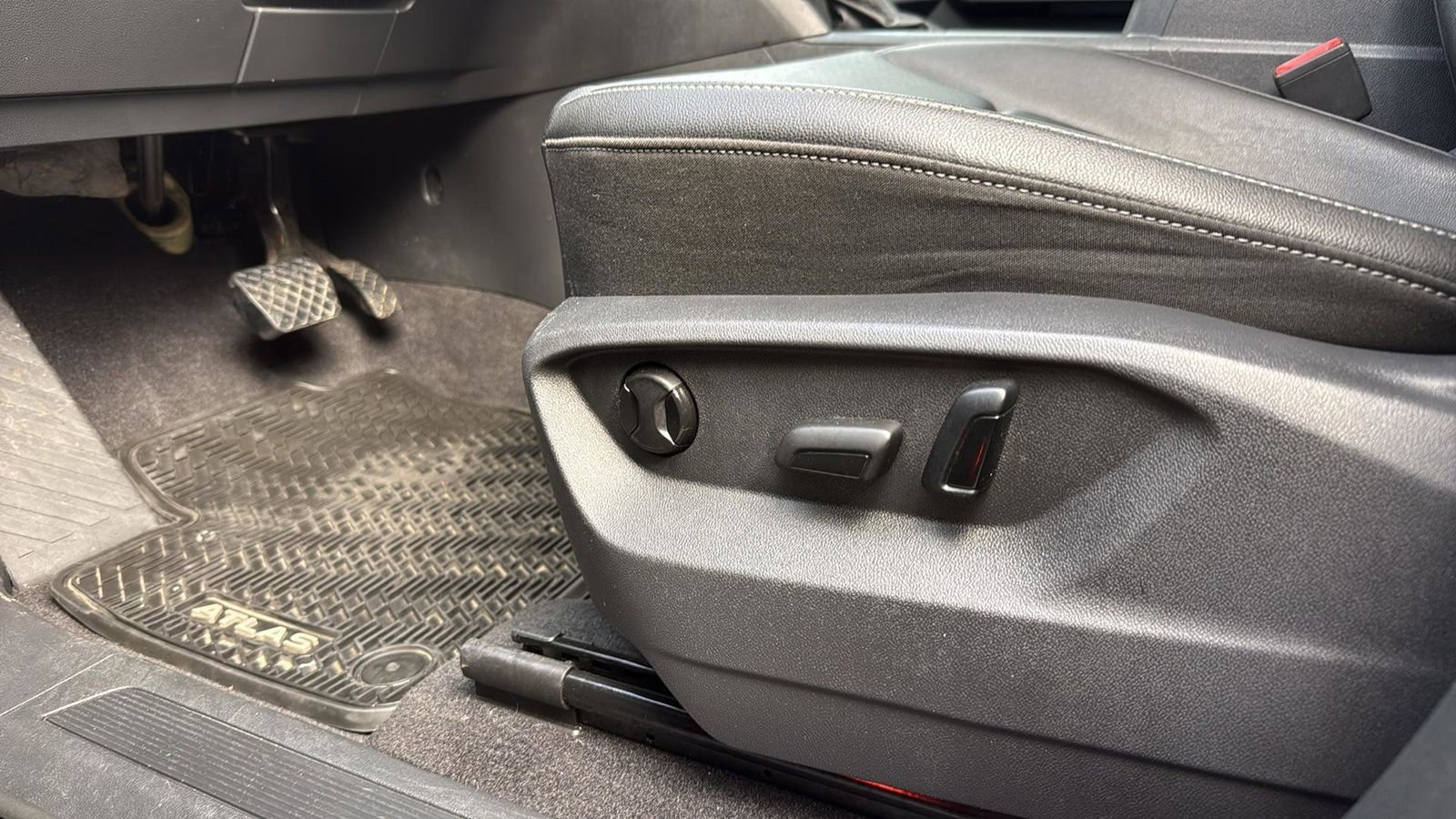 Used 2019 Volkswagen Atlas SE w/ Towing Package image 11