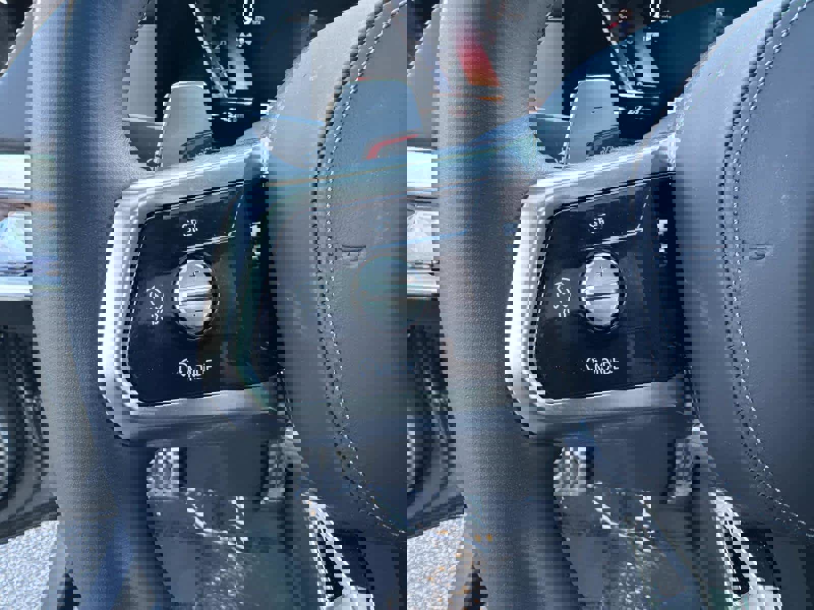 Certified 2023 BMW 740i image 29