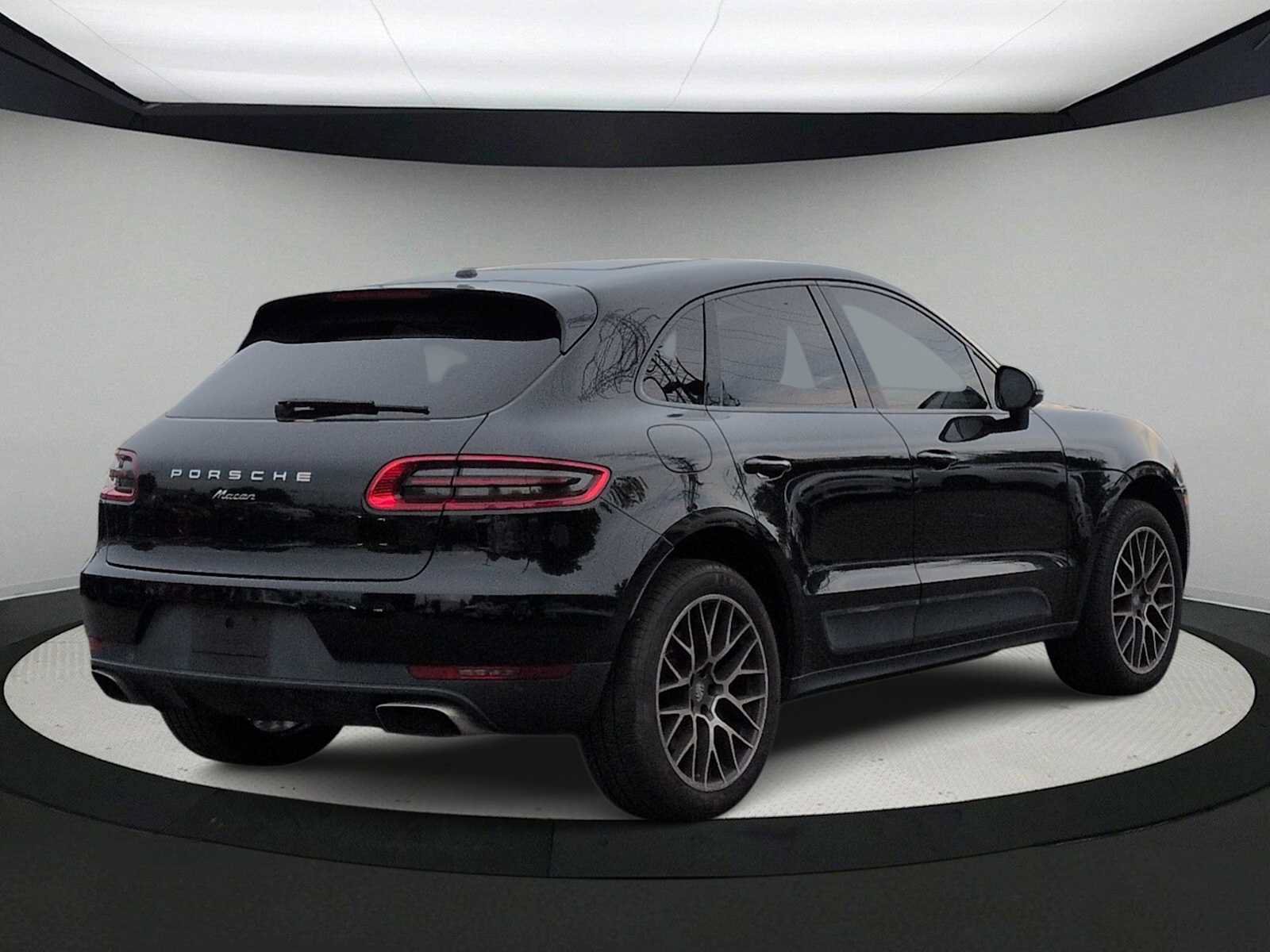 Used 2018 Porsche Macan AWD/4WD image 8