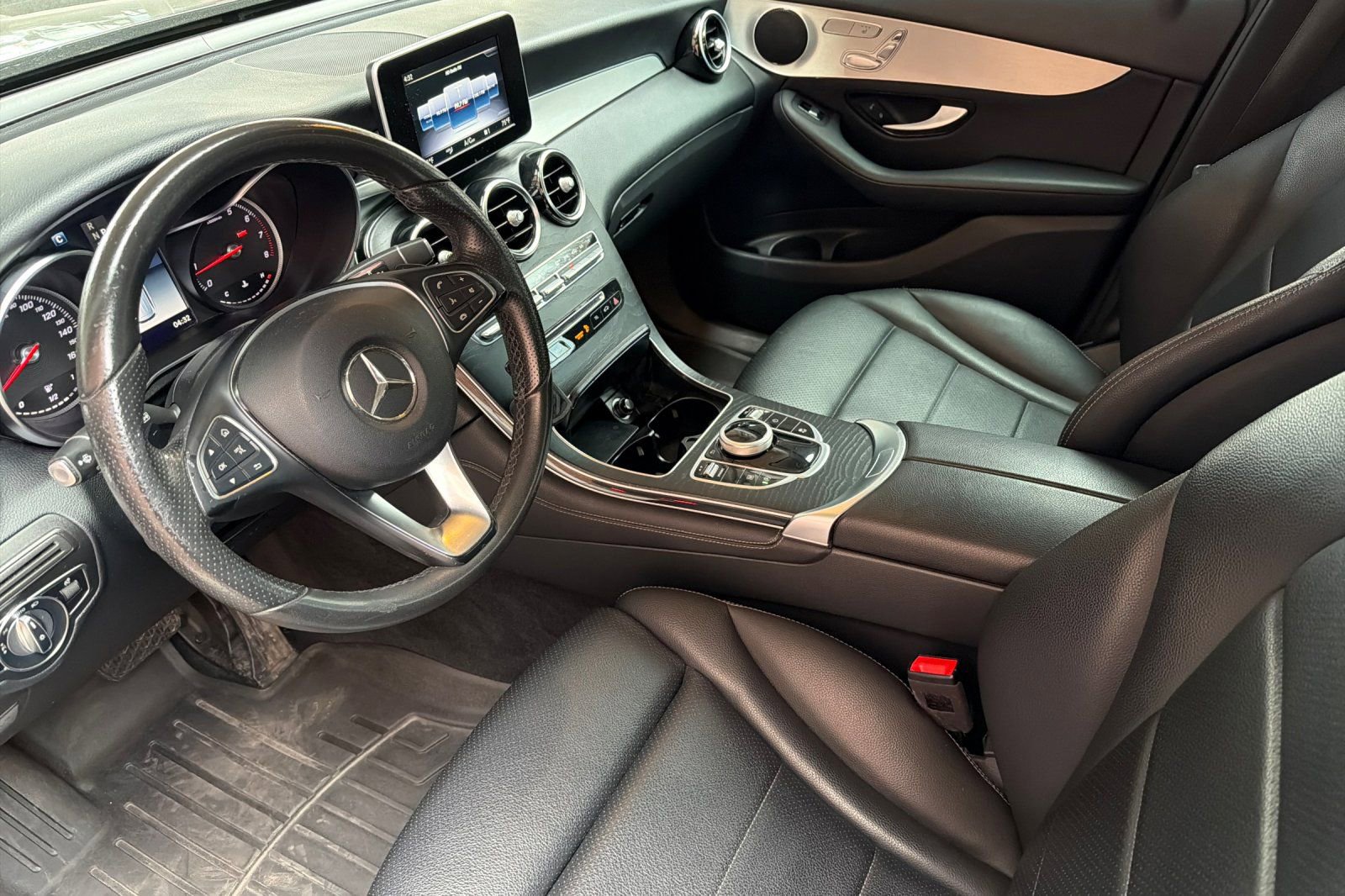 Used 2019 Mercedes-Benz GLC 300 4MATIC image 11