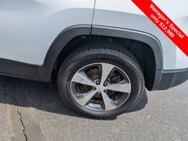 Used 2019 Jeep Cherokee Limited AWD/4WD image 23