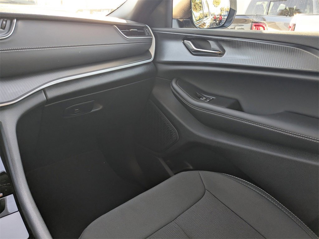 New 2025 Jeep Grand Cherokee Laredo X w/ Trailer Tow Package image 17