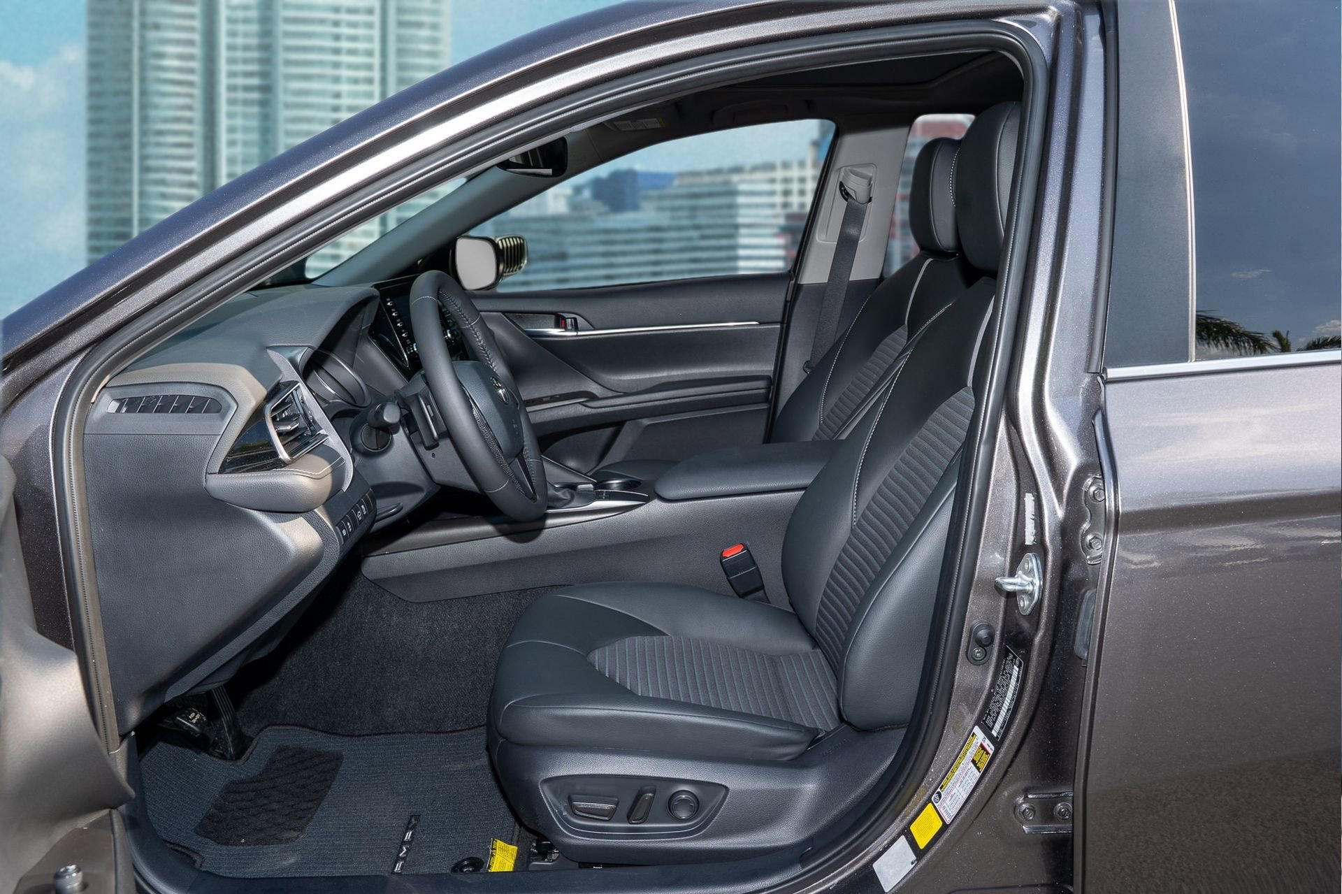 Used 2024 Toyota Camry SE w/ Convenience Package image 15