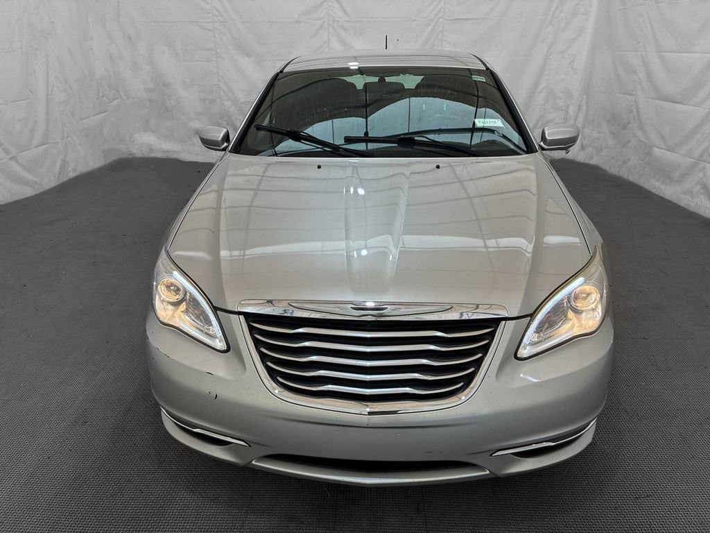 Used 2012 Chrysler 200 Touring image 2