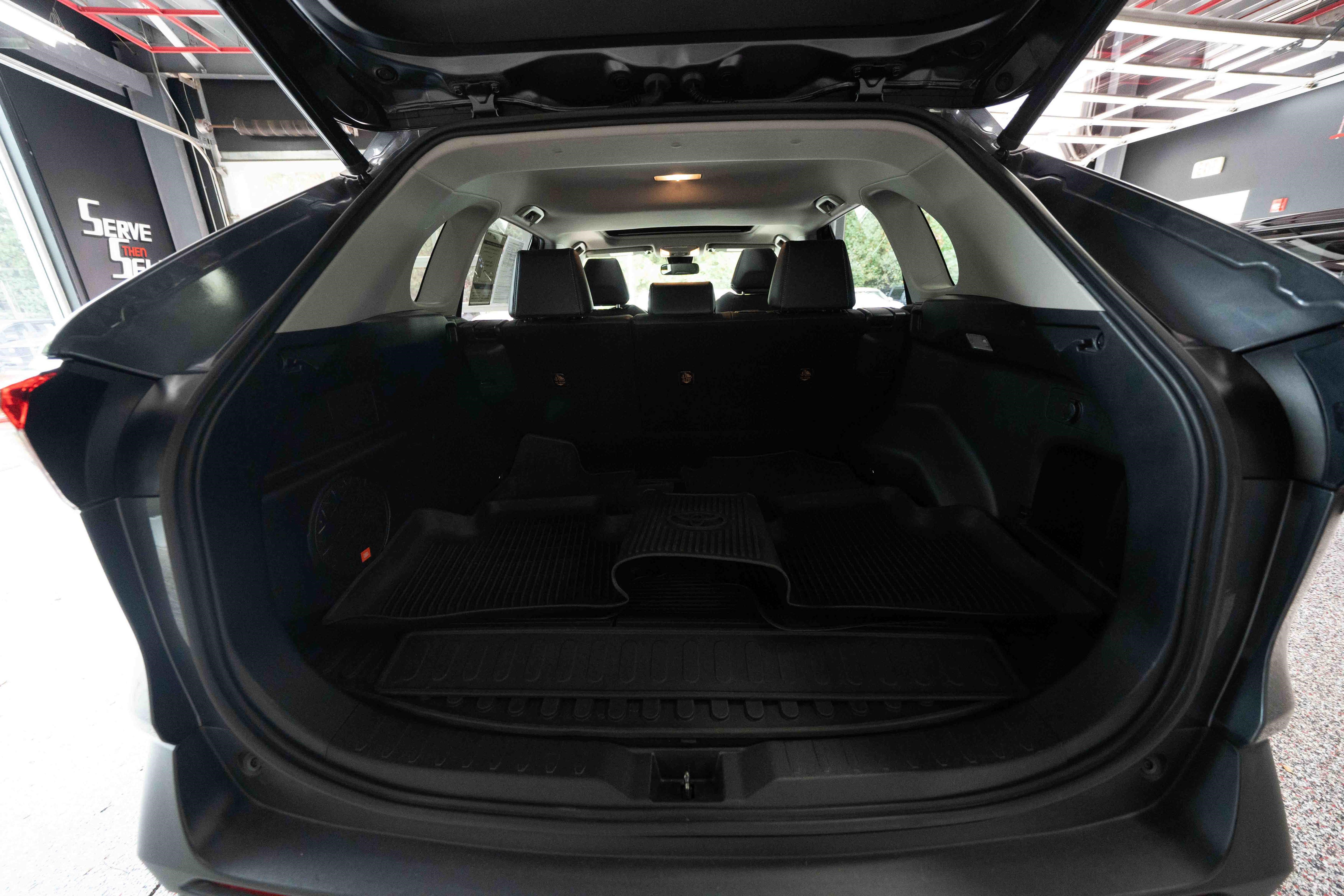 Used 2019 Toyota RAV4 XLE Premium w/ All Weather Liner Package AWD/4WD image 28