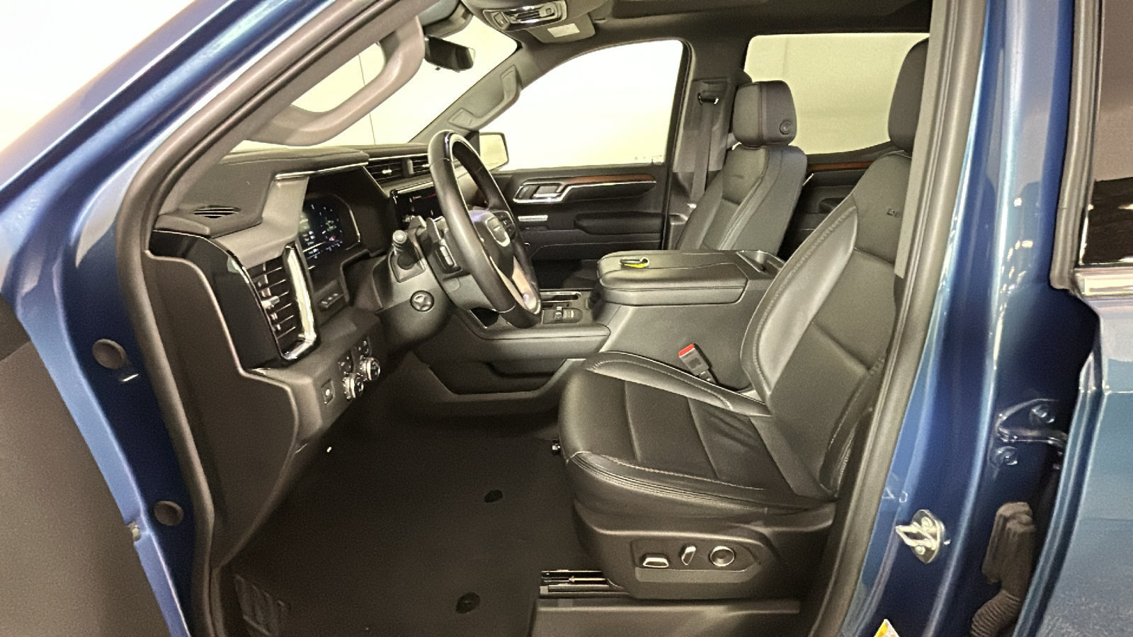 Used 2024 GMC Sierra 1500 Denali AWD/4WD image 14