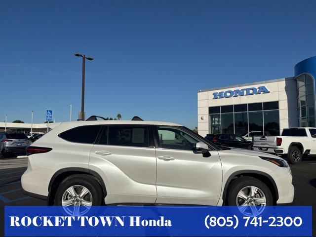 Used 2022 Toyota Highlander LE image 6