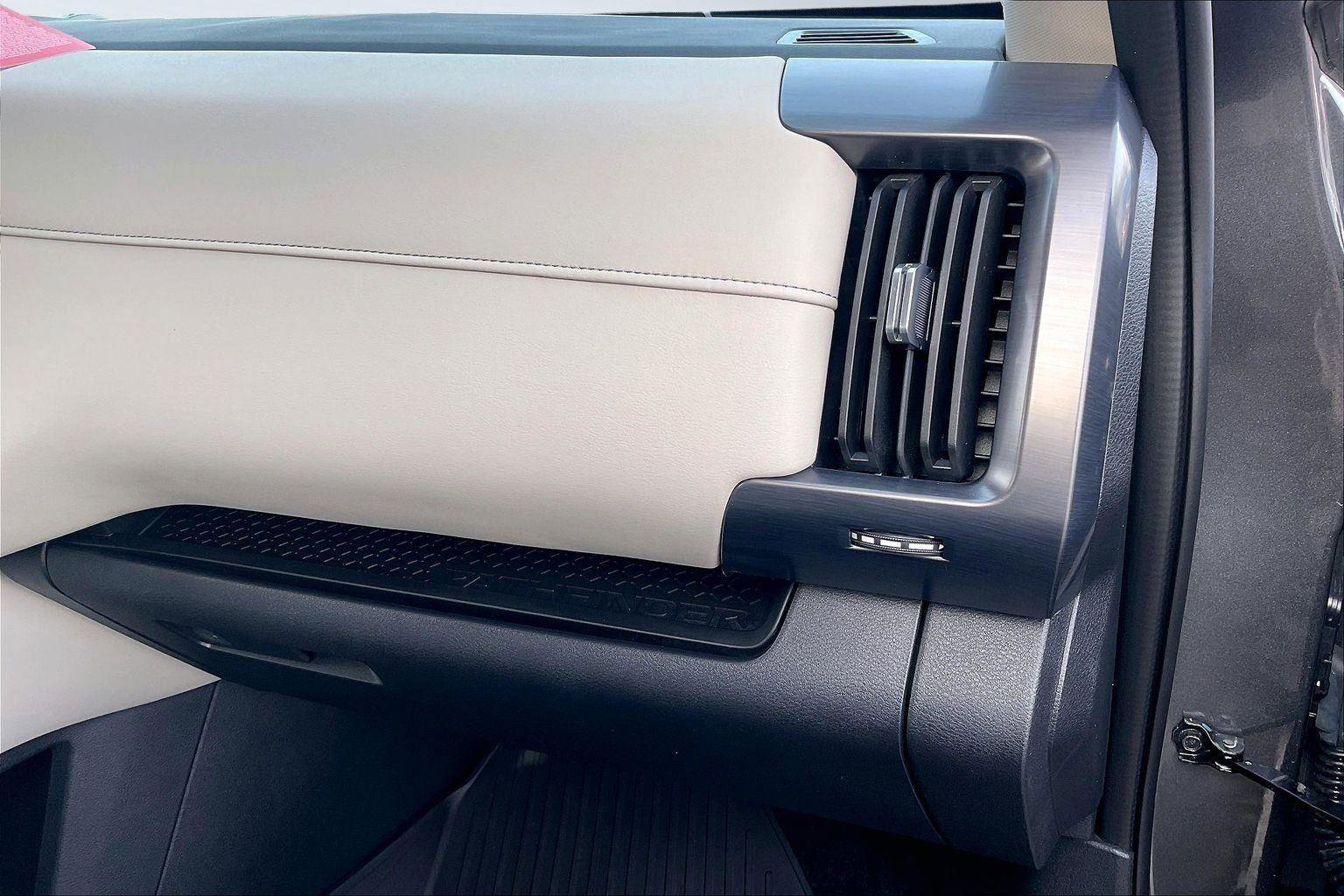 Certified 2024 Nissan Pathfinder SL w/ SL Premium Package image 18