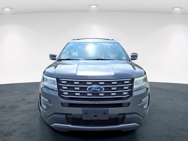 Used 2017 Ford Explorer XLT AWD/4WD image 3