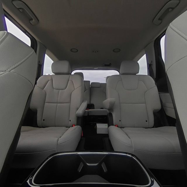 Used 2024 Kia Telluride EX w/ EX Captain's Chair Package FWD image 29