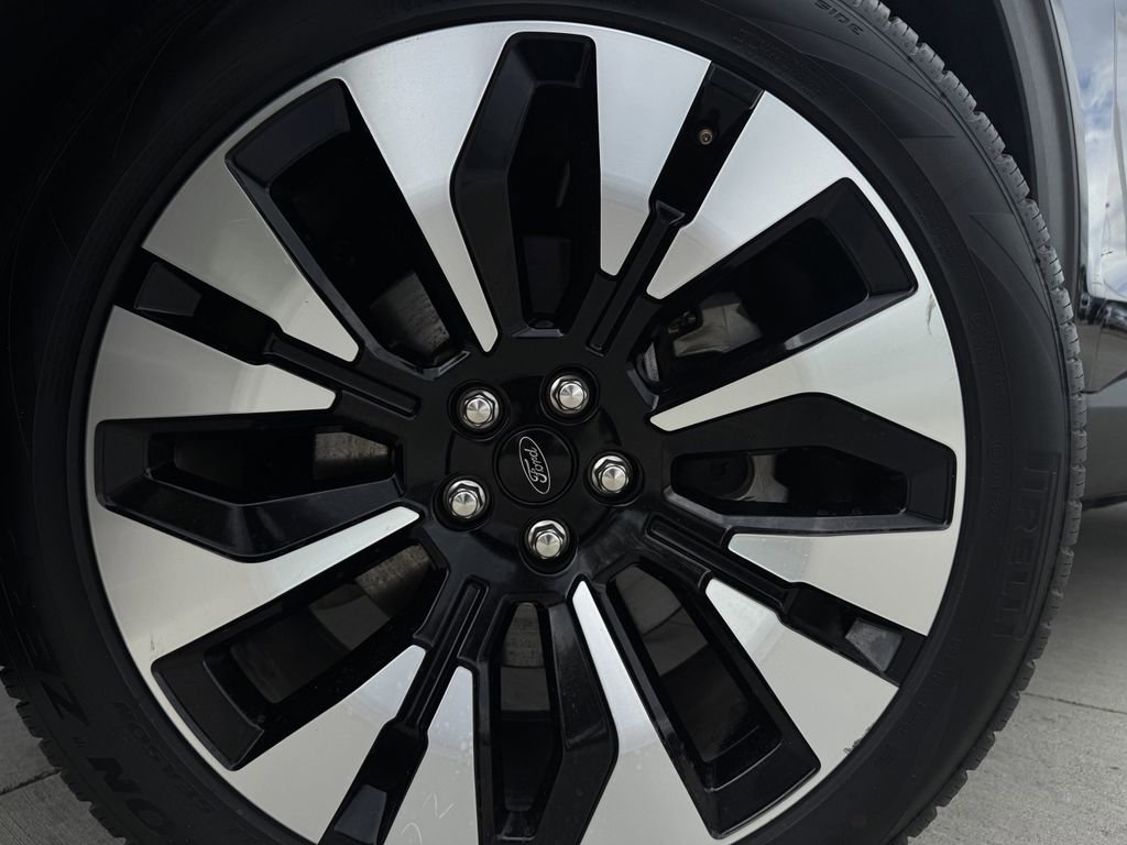 Used 2025 Ford Explorer Platinum w/ LUX Leather Package image 9