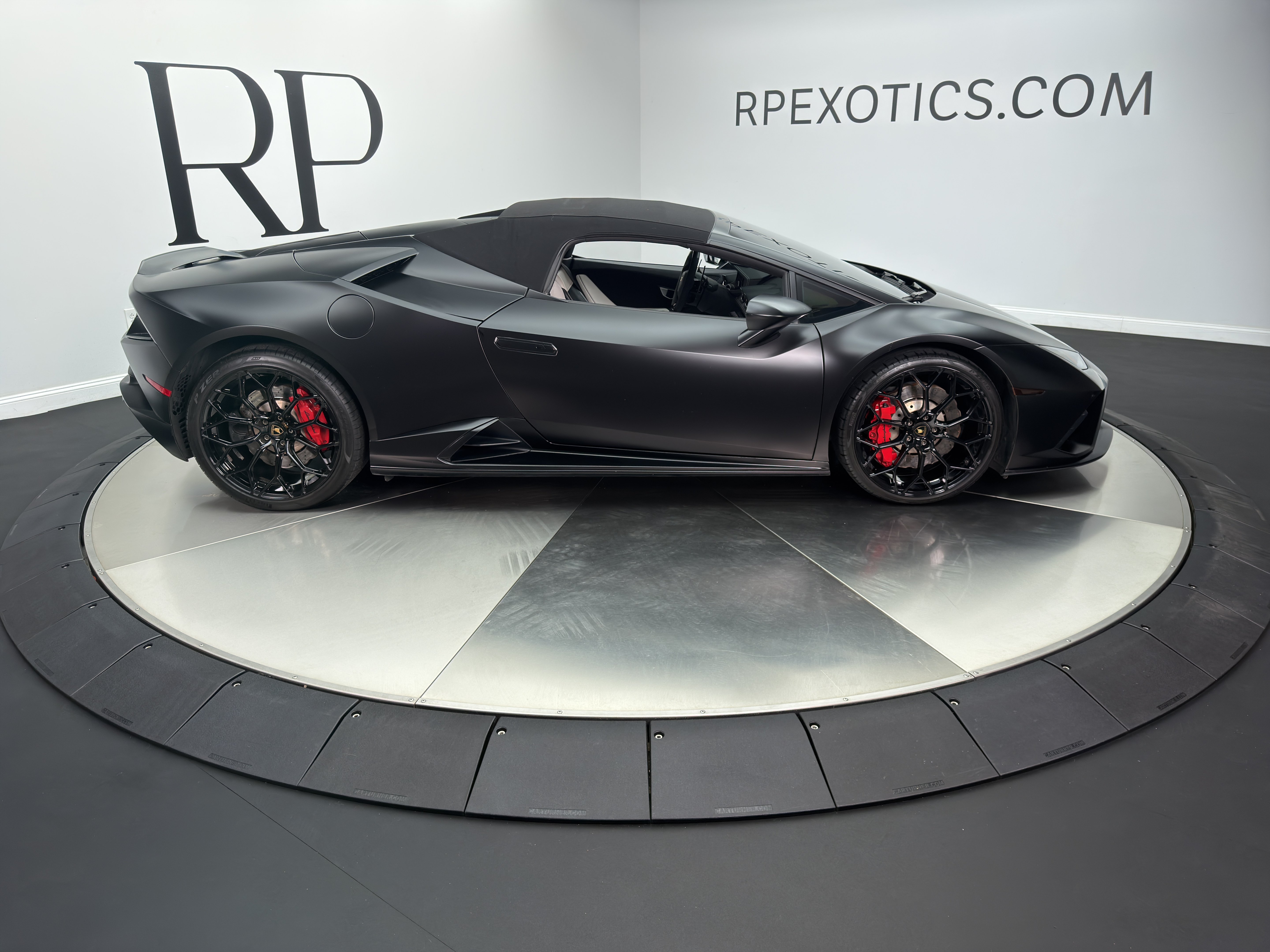 Used 2021 Lamborghini Huracan EVO RWD image 19