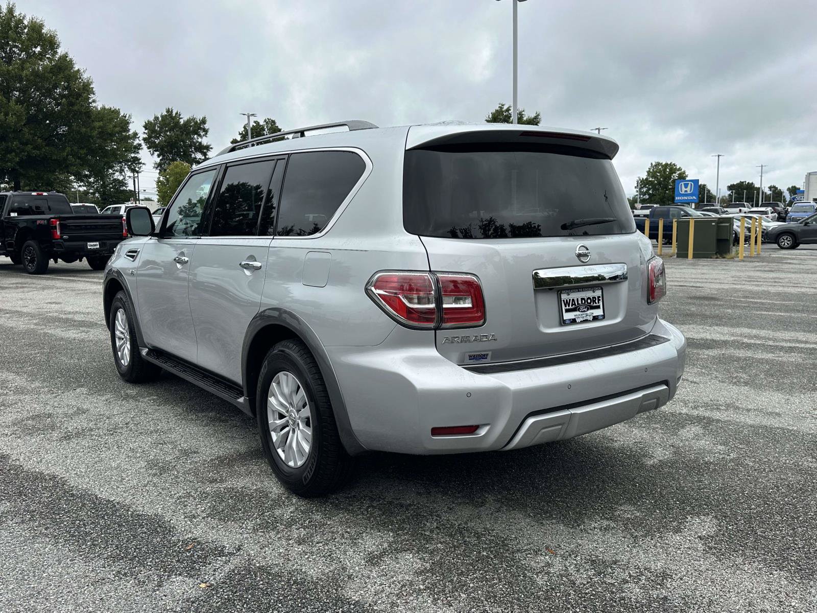 Used 2017 Nissan Armada SV AWD/4WD image 4
