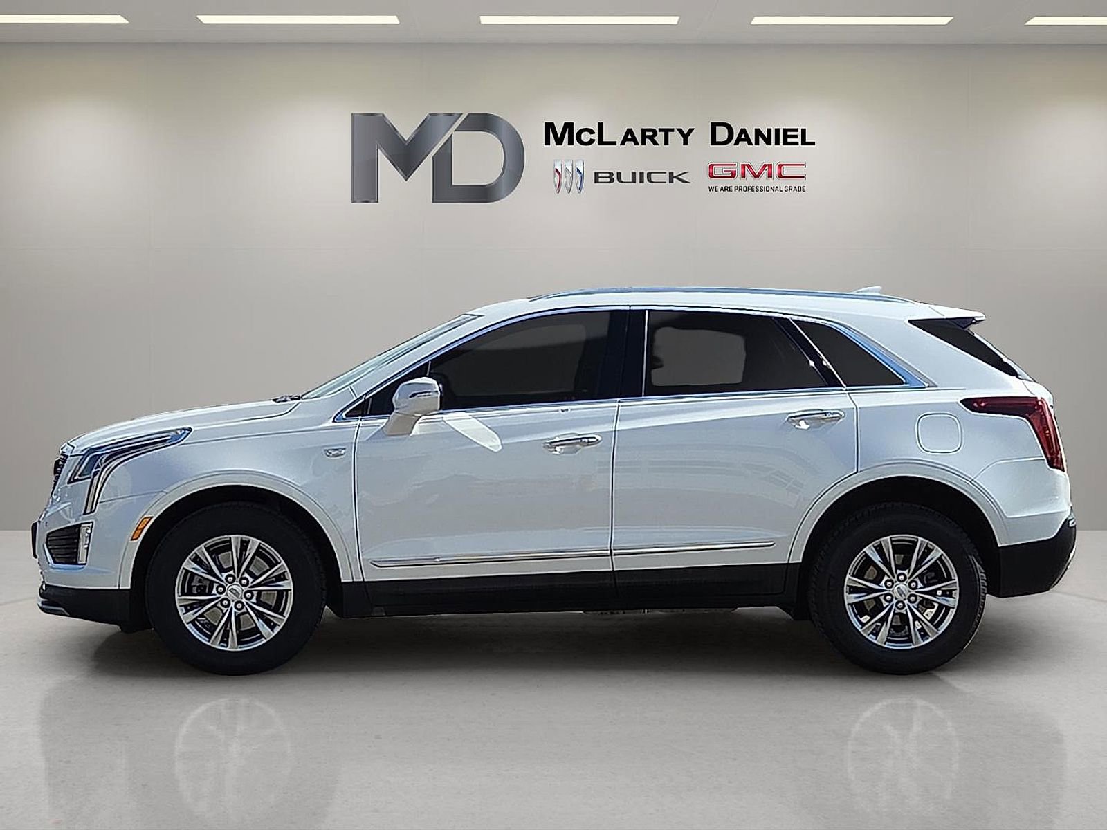 Certified 2021 Cadillac XT5 Premium Luxury image 3