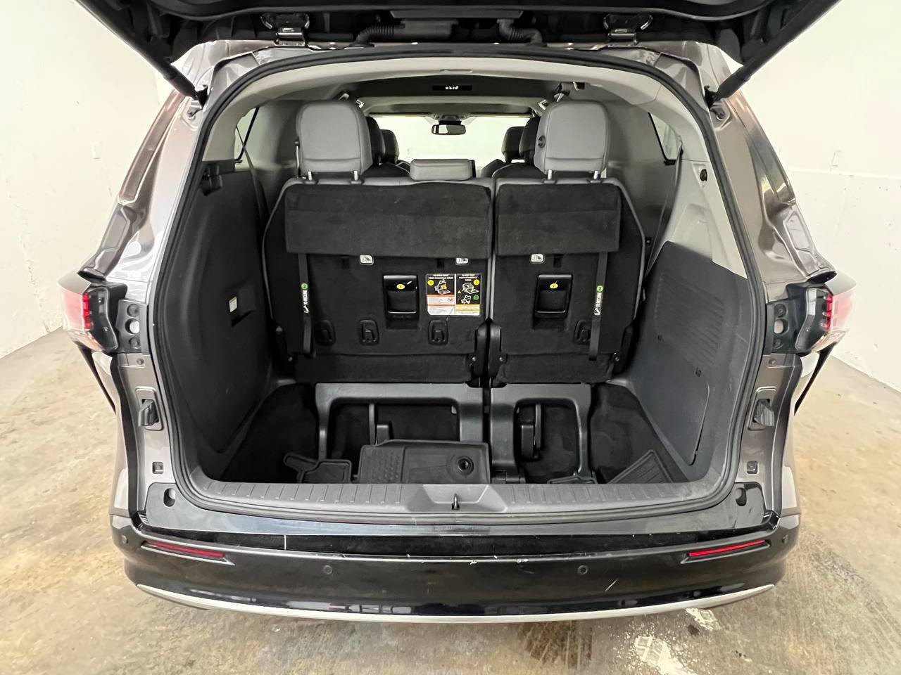 Used 2022 Toyota Sienna Limited AWD/4WD image 28