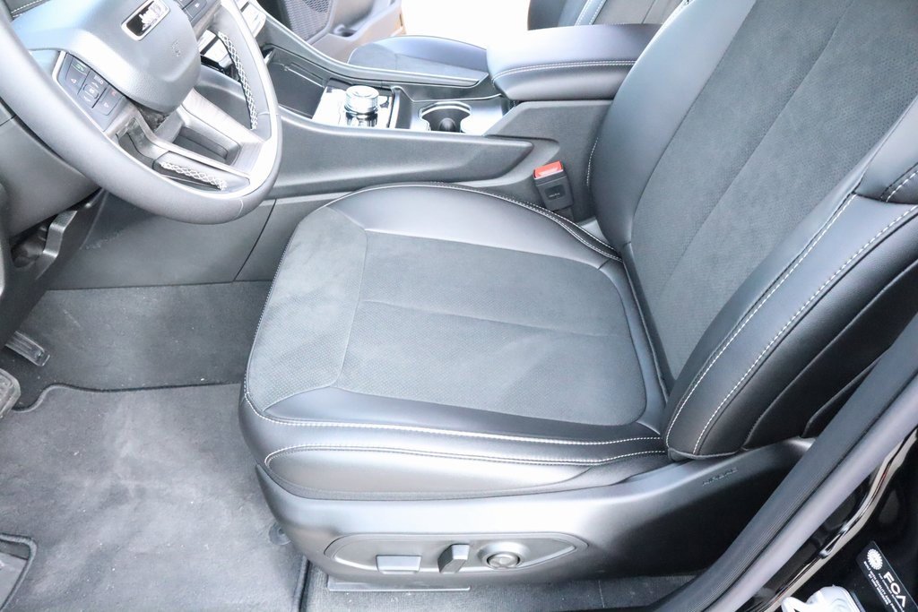 New 2026 Jeep Grand Cherokee Laredo image 12