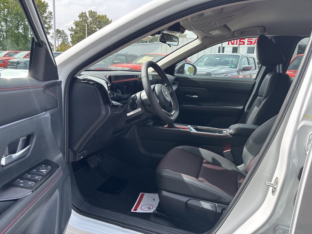 New 2026 Nissan Kicks SR w/ Cold Weather Package AWD/4WD image 14