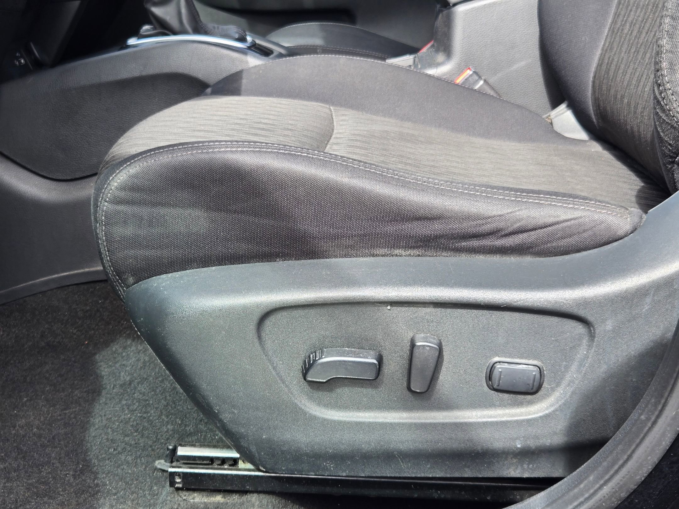 Used 2018 Nissan Rogue SV w/ Premium Package image 23