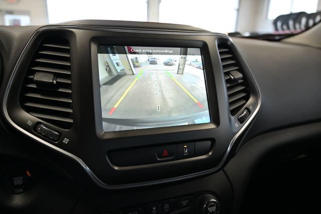 Used 2022 Jeep Cherokee Trailhawk AWD/4WD image 17