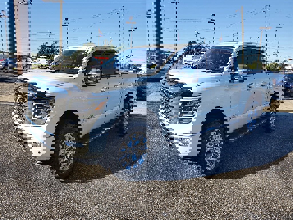 Used 2020 Nissan Titan SL w/ Moonroof Package image 2