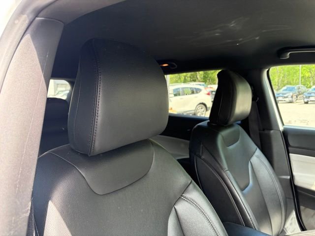 Used 2025 Jeep Compass Limited image 25