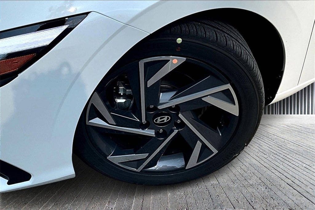 New 2025 Hyundai Elantra Sport image 11