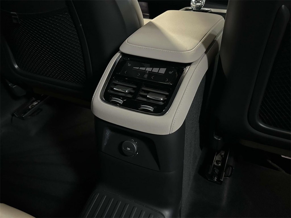 Used 2025 Volvo XC90 T8 Plus w/ Protection Package Premier image 17