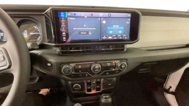 Used 2024 Jeep Wrangler Unlimited AWD/4WD image 30