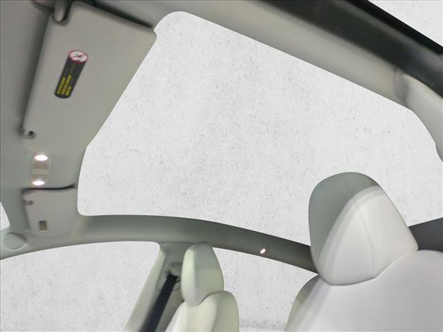 Used 2024 Tesla Model Y 2WD image 16